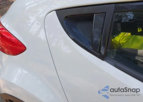 2016 Hyundai Veloster z USA, uszkodzony, nr VIN KMHTC6ADXGU267637